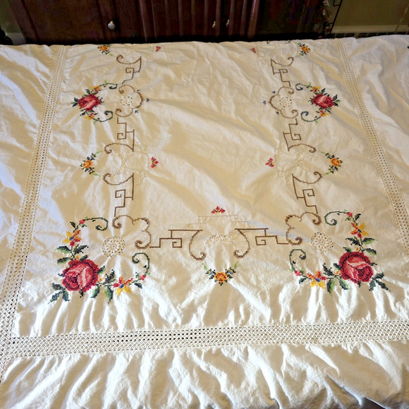 VTG Embroidered Cross Stitch Linen Tablecloth 112x64 White Crochet Edge Handmade - Picture 1 of 16